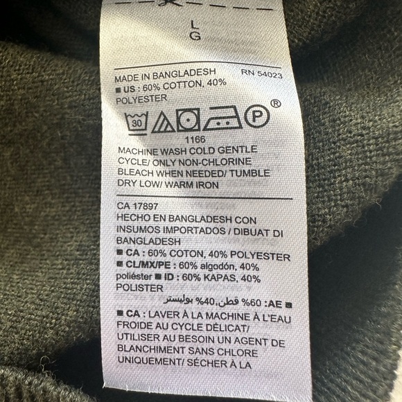 Old Navy Men's V-Neck Sweater in Olive, size large - Picture 6 of 12